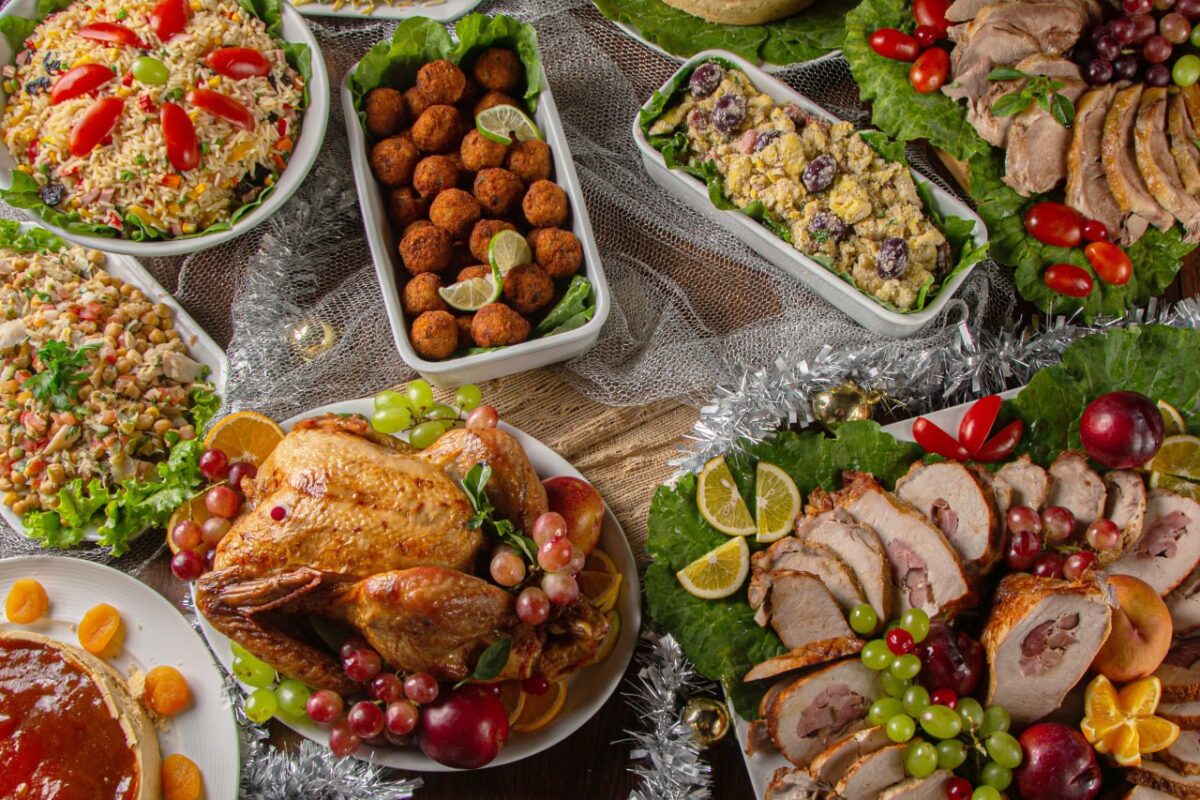 Follow these smart holiday eating tips for good vibes and good health this holiday season